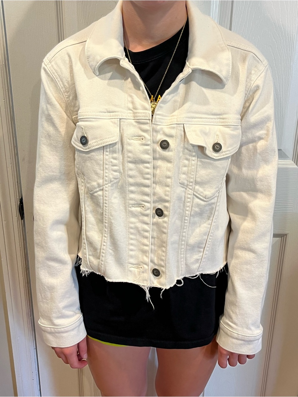 GUC Women's Hollister white Cropped Denim Jacket size M